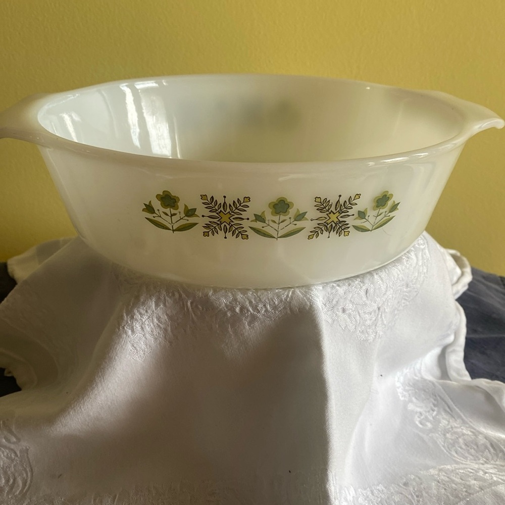 Fire King Meadow Green 1 qt. Casserole - excellent condition.